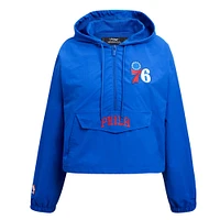 Veste courte à demi-zip tissée coupe-vent classique Pro Standard Royal Philadelphia 76ers pour femme