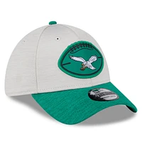 Men's New Era Stone/Midnight Green Philadelphia Eagles 2024 Sideline Historic 39THIRTY Flex Hat