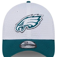 Casquette flexible 39THIRTY New Era pour hommes, blanc/vert minuit, Philadelphia Eagles 2024 NFL Training Camp