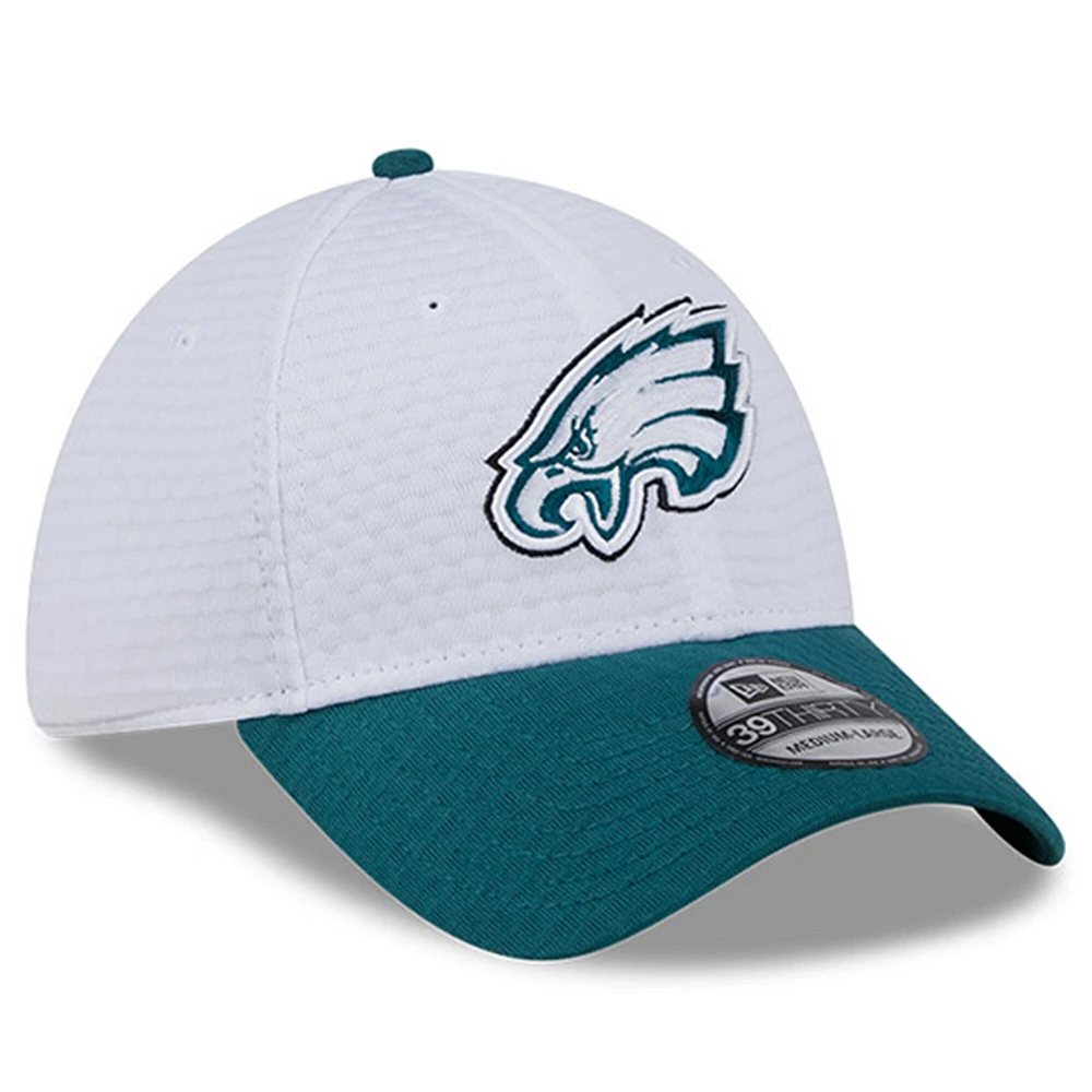 Casquette flexible 39THIRTY New Era pour hommes, blanc/vert minuit, Philadelphia Eagles 2024 NFL Training Camp
