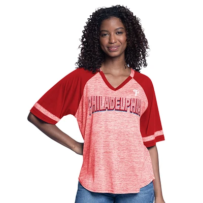 Haut surdimensionné à manches mi-longues et col en V G-III 4Her par Carl Banks pour femme, rouge, motif Temple de la renommée des Phillies Philadelphie