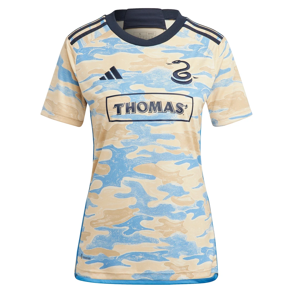 Maillot Philadelphia Union 2023 For Philly adidas Alejandro Bedoya Tan pour femme