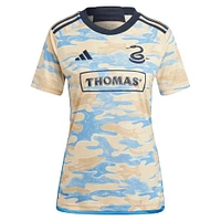Maillot Philadelphia Union 2023 For Philly adidas Alejandro Bedoya Tan pour femme