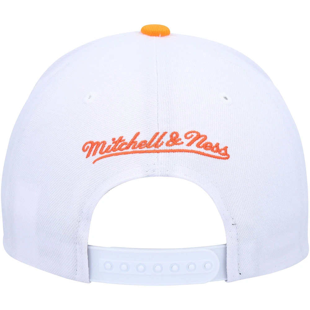 Casquette pour homme Mitchell & Ness White/Orange Phoenix Suns Hardwood Classics Core 2-Tone 2.0 Pro Snapback