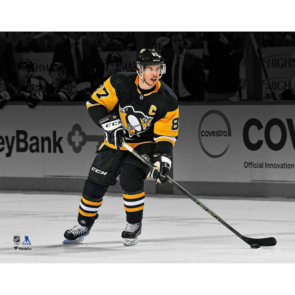 Photographie de patinage en vedette du maillot noir non signé Sidney Crosby des Penguins Pittsburgh