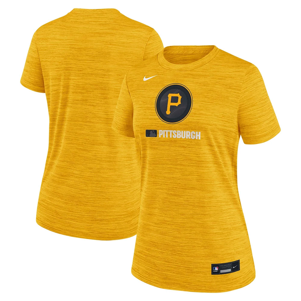 T-shirt Nike Gold Pittsburgh Pirates Authentic Collection City Connect Velocity Performance pour femme