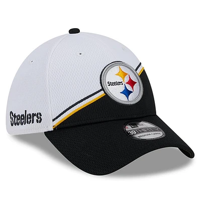 Casquette flex 39THIRTY Sideline Pittsburgh Steelers 2023 New Era pour homme, blanc/noir