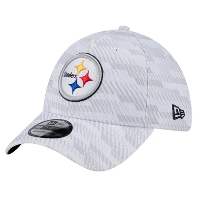 Casquette New Era blanche Pittsburgh Steelers Gameday Graded 39THIRTY Flex pour homme