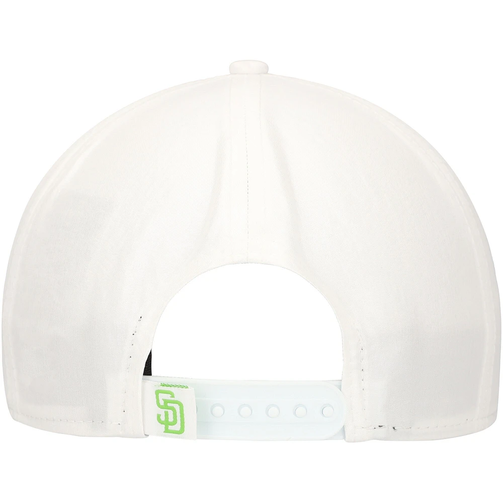 Men's New Era White San Diego Padres Spring Spectrum Golfer Snapback Hat