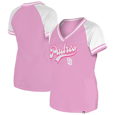 T-shirt à col en V rose clair San Diego Padres Gameday New Era pour femme