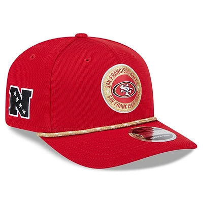 Casquette extensible à bouton-pression Scarlet San Francisco 49ers 2024 Sideline 9SEVENTY New Era pour homme