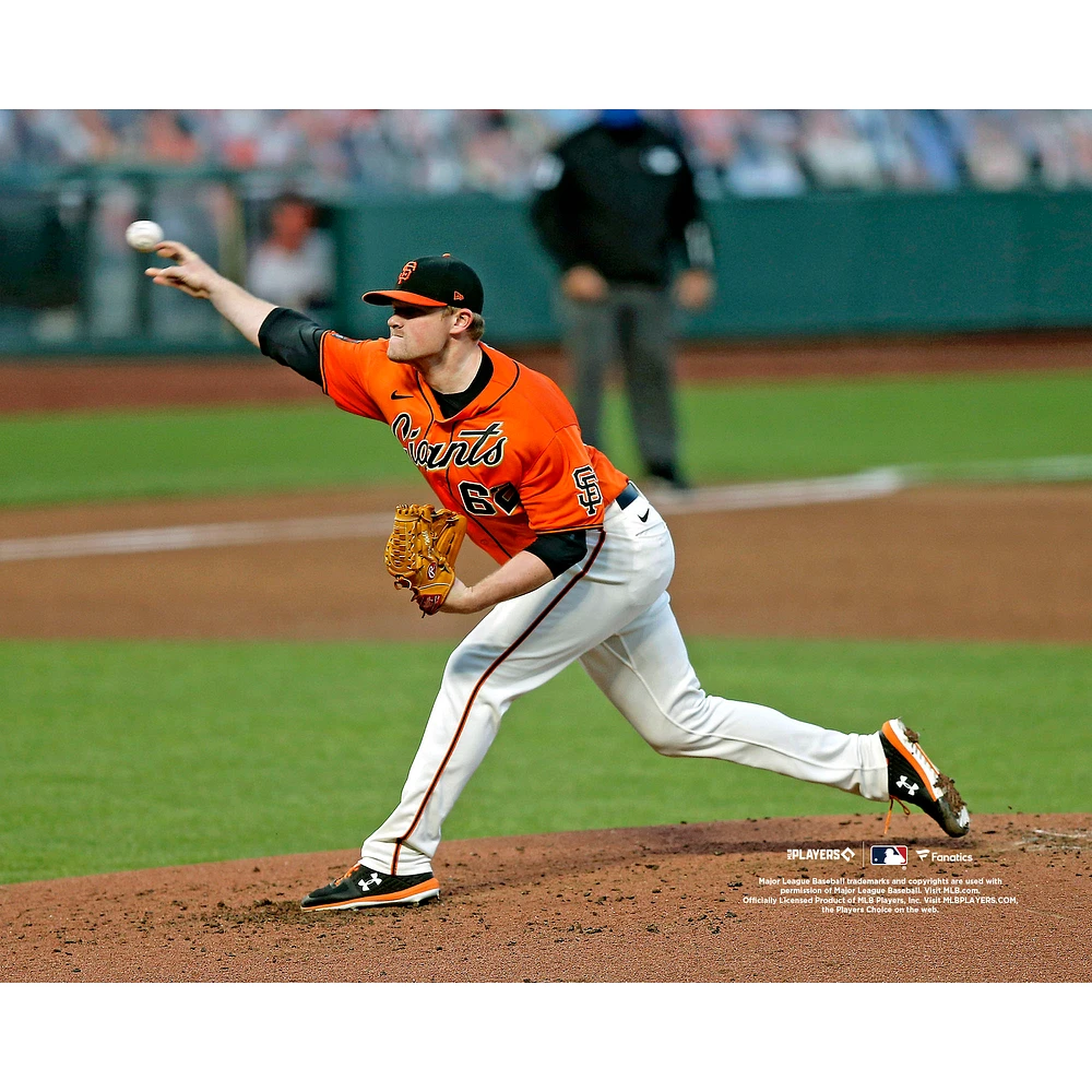 Photographie de Logan Webb, lanceur non signé des Giants San Francisco, portant un maillot orange