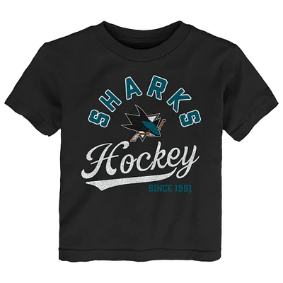 T-shirt noir pour tout-petits des Sharks de San Jose prennent les devants