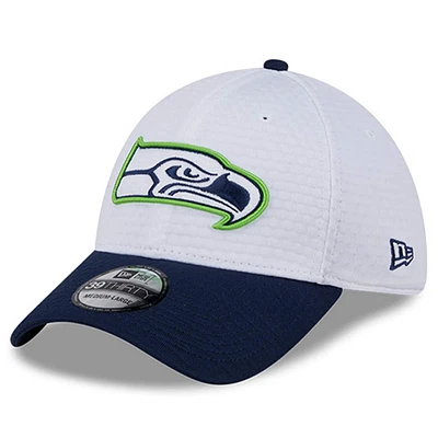Casquette flexible 39THIRTY New Era pour hommes, blanc/bleu marine universitaire, Seattle Seahawks 2024 NFL Training Camp
