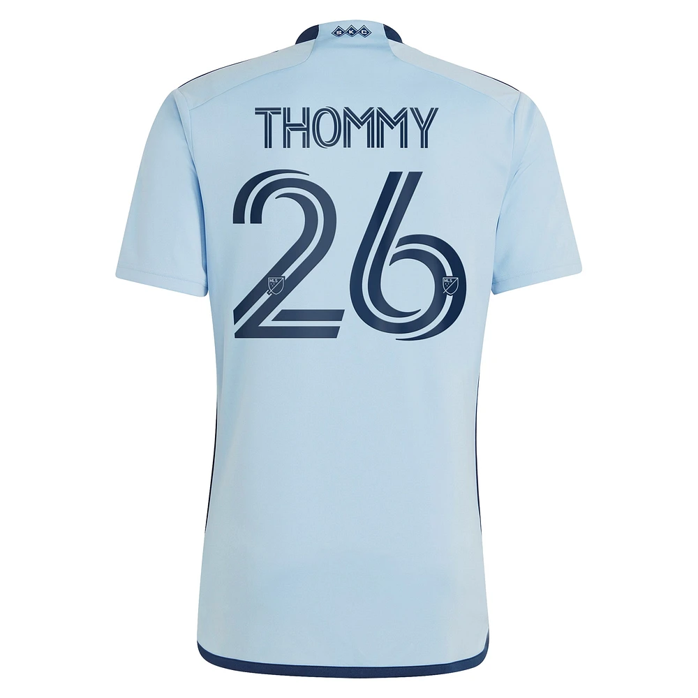 Maillot de joueur réplique adidas Erik Thommy Sporting Kansas City 2024 Hoops 4.0 bleu clair pour homme