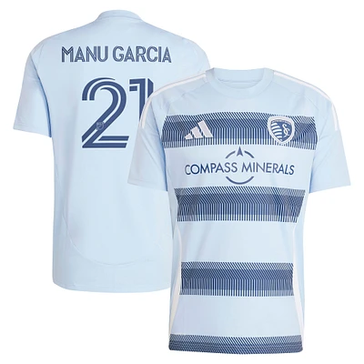 Maillot de joueur réplique adidas Manu Garcia bleu clair Sporting Kansas City One KC pour homme