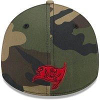 Casquette New Era Camo Tampa Bay Buccaneers Punched Out 39THIRTY Flex pour homme