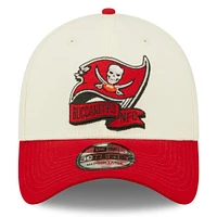 Men's New Era Cream/Red Tampa Bay Buccaneers 2022 Sideline - 39THIRTY 2-Tone Flex Hat