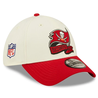 Men's New Era Cream/Red Tampa Bay Buccaneers 2022 Sideline - 39THIRTY 2-Tone Flex Hat