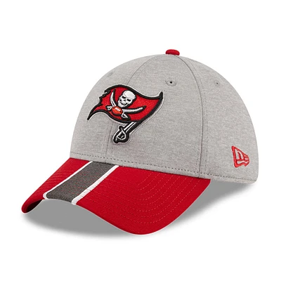 Casquette flexible 39THIRTY rayée New Era pour hommes, gris chiné/rouge, Tampa Bay Buccaneers
