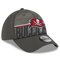 Men's New Era  Pewter Tampa Bay Buccaneers 2023 NFL Training Camp 39THIRTY Flex Hat