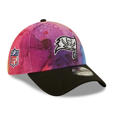 Casquette 39THIRTY Flex pour homme New Era Tampa Bay Buccaneers 2022 Crucial Catch - Rose/noir