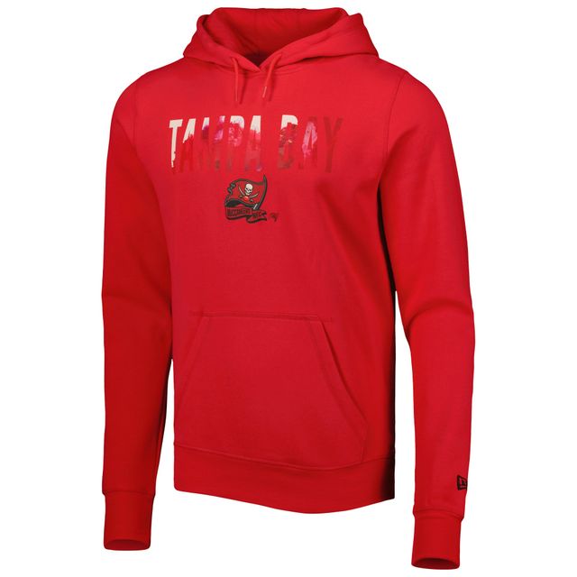 Sweat à capuche rouge Tampa Bay Buccaneers Ink Dye New Era pour homme