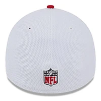 Men's New Era White/Red Tampa Bay Buccaneers 2023 Sideline 39THIRTY Flex Hat