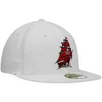 Men's New Era White Tampa Bay Buccaneers Omaha Alternate Logo 59FIFTY Fitted Hat