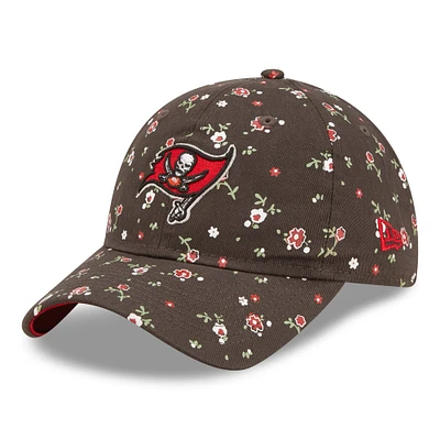 Casquette ajustable à motif floral 9TWENTY Tampa Bay Buccaneers New Era pour femme, en étain