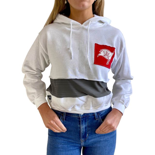 Vêtements Refried pour femmes Blanc Tampa Bay Buccaneers Crop durable Dolman Sweat à capuche