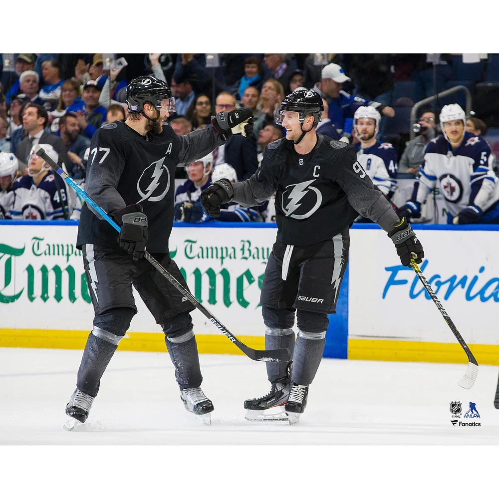 Photographie non signée de Steven Stamkos célébrant son 400e but dans la LNH avec le Lightning Tampa Bay