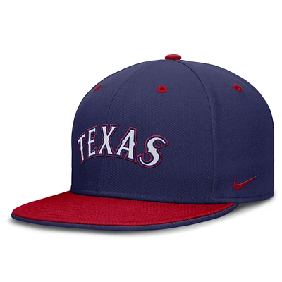 Casquette Nike True Primetime Performance bicolore bleue/rouge pour homme des Texas Rangers