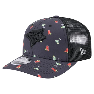 Casquette extensible à bouton-pression New Era noire Toronto Blue Jays Adventure Drinks Pattern 9SEVENTY pour homme