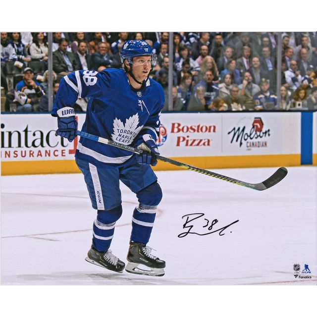Photographie autographiée de 16 po x 20 po en maillot bleu des Maple Leafs de Toronto de Rasmus Sandin