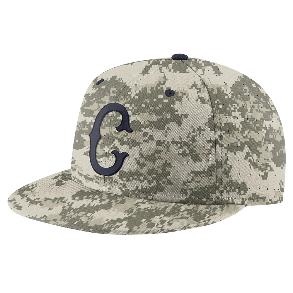 Casquette ajustée Nike Camo UConn Huskies Aero True Baseball Performance pour hommes