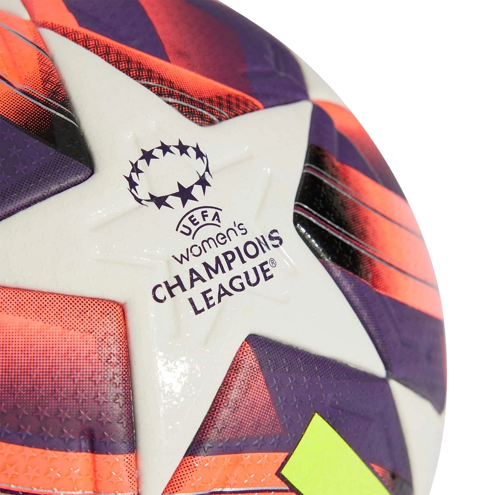 Ballon de football adidas de la phase de groupes de la Ligue des champions féminine de l'UEFA 2024