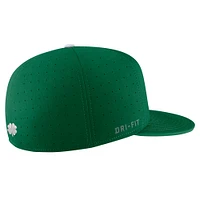 Men's Nike Green USC Trojans St. Patrick's Day True Fitted Performance Hat