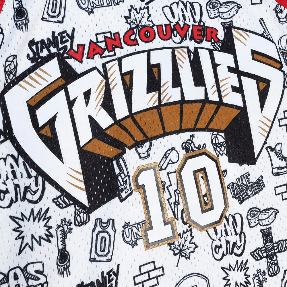 Men's Mitchell & Ness Mike Bibby White Vancouver Grizzlies 1998/99 Hardwood Classics Doodle Swingman - Jersey