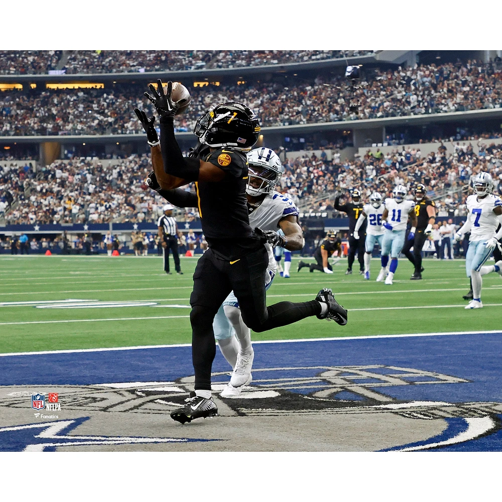 Jahan Dotson, joueur non signé des Washington Commanders, tente une prise de touchdown