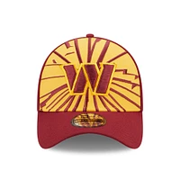 Men's New Era Gold/Burgundy Washington Commanders Shattered 39THIRTY Flex Hat