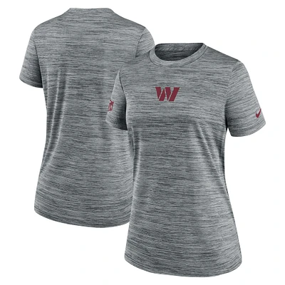 T-shirt Nike gris Washington Commanders Sideline Velocity Performance pour femme