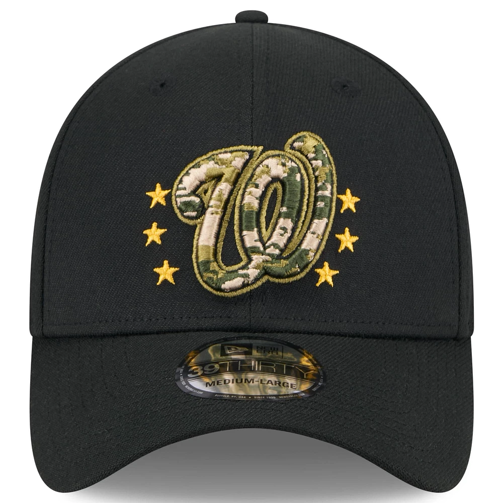Casquette flexible 39THIRTY pour la Journée des forces armées 2024 Nationals de Washington New Era noire hommes