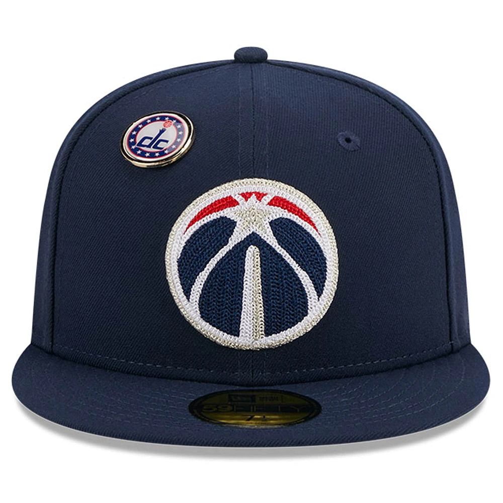 Casquette ajustée 59FIFTY avec logo en pin de chaîne des Washington Wizards New Era pour hommes, bleu marine