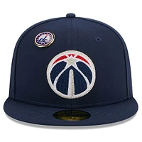Casquette ajustée 59FIFTY avec logo en pin de chaîne des Washington Wizards New Era pour hommes, bleu marine