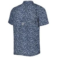 Men's Columbia Navy West Virginia Mountaineers Super Slack Tide Omni-Shade Team Button-Up Shirt