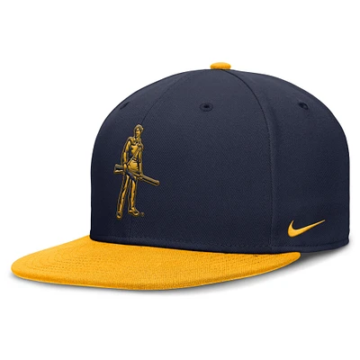 Casquette Nike Primetime Performance bicolore bleu marine/doré pour homme des West Virginia Mountaineers