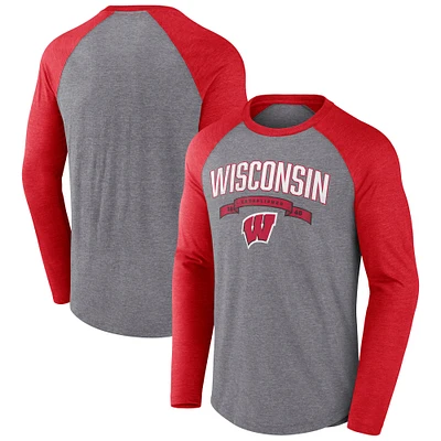 T-shirt à manches longues tri-blend Heritage Banner Year Fanatics Heather Grey/Heather Red pour homme Wisconsin Badgers