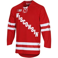 Maillot de hockey Under Armour Wisconsin Badgers UA Replica pour homme rouge