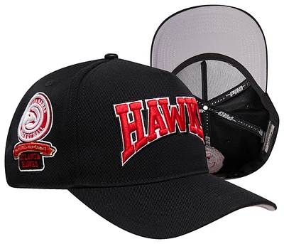 Pro Standard Hawks Crest Emblem Flatbrim Snapback - Men's